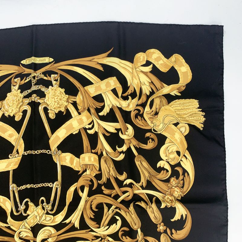 Hermes Carre 90 LE MORS A LA Conetable Gag Grace Black And Gold Scarf With Box