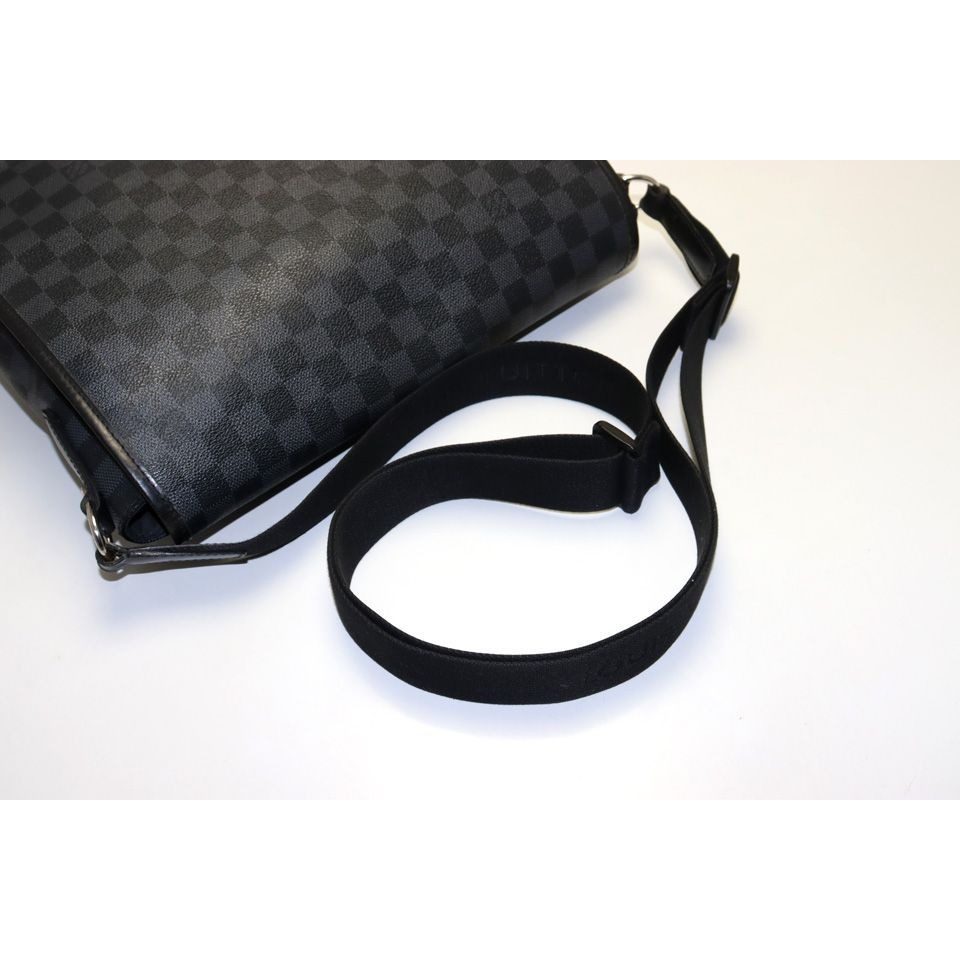 Louis Vuitton Damier Graphite Daniel MM Leather Shoulder Bag — view 6