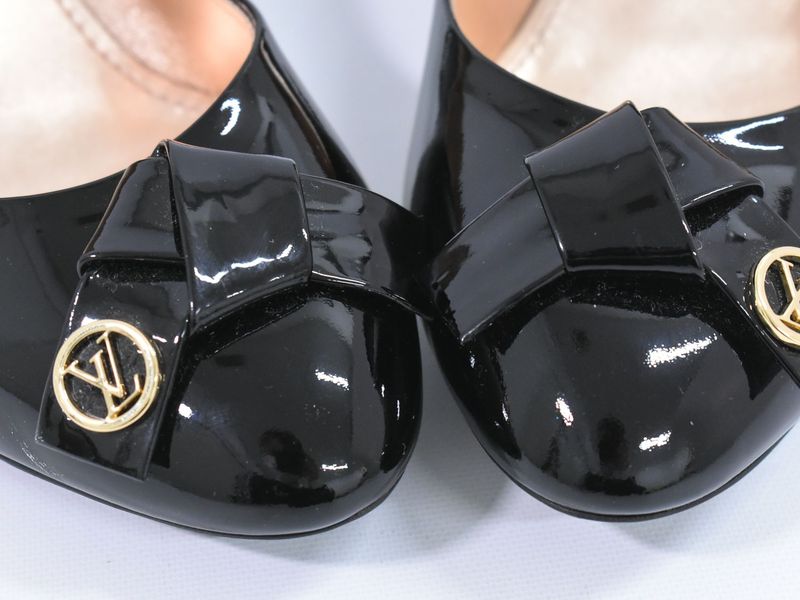 Authentic Louis Vuitton LV Logo Ribbon Pumps Heels 37H Patent Leather Black
