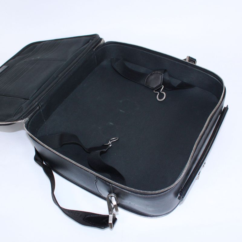 Louis Vuitton Taiga Ardoise Leather Black Shoulder Bag Silver M30762