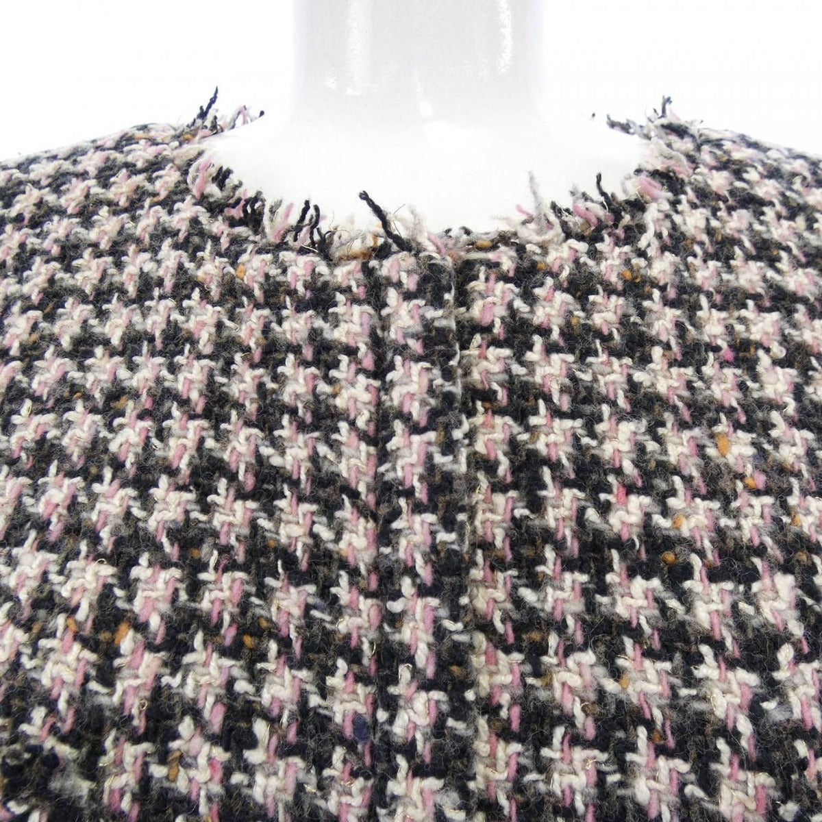 Chanel 08 a Collarless Jacket — view 5