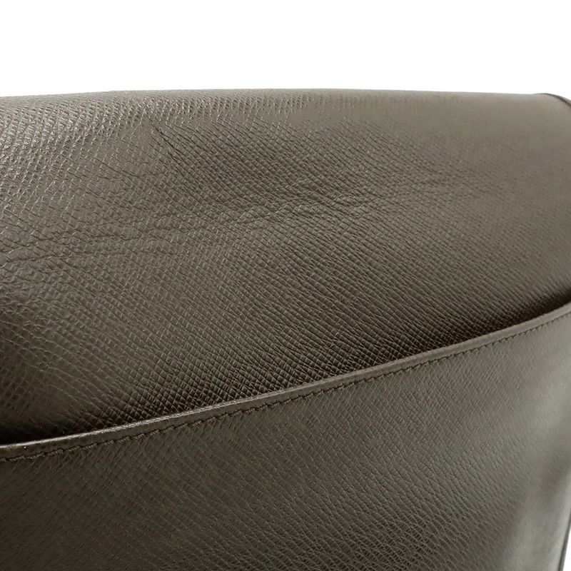 Louis Vuitton Taiga Andrei Shoulder Bag Messenger Bag Crossbody Leather Grizzly