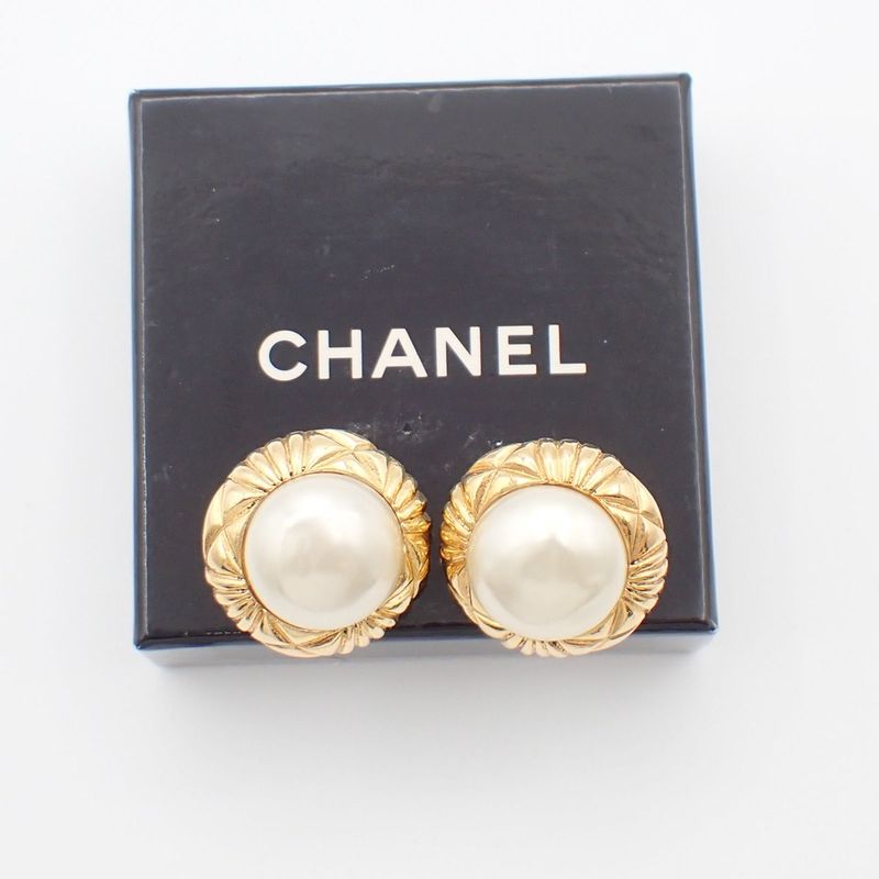 Chanel Earrings Pearl Gold 61ka992