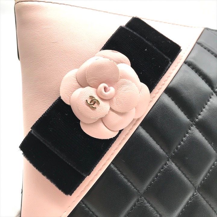 Chanel CC Logo Quilted Camellia Lambskin Clutch Black Pink Case