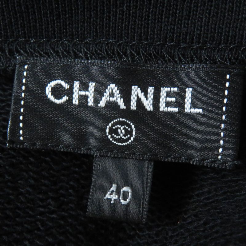 CHANEL 21B P71283 100% Cotton COCO Patch Short Sleeve T-shirt With Rhinestones