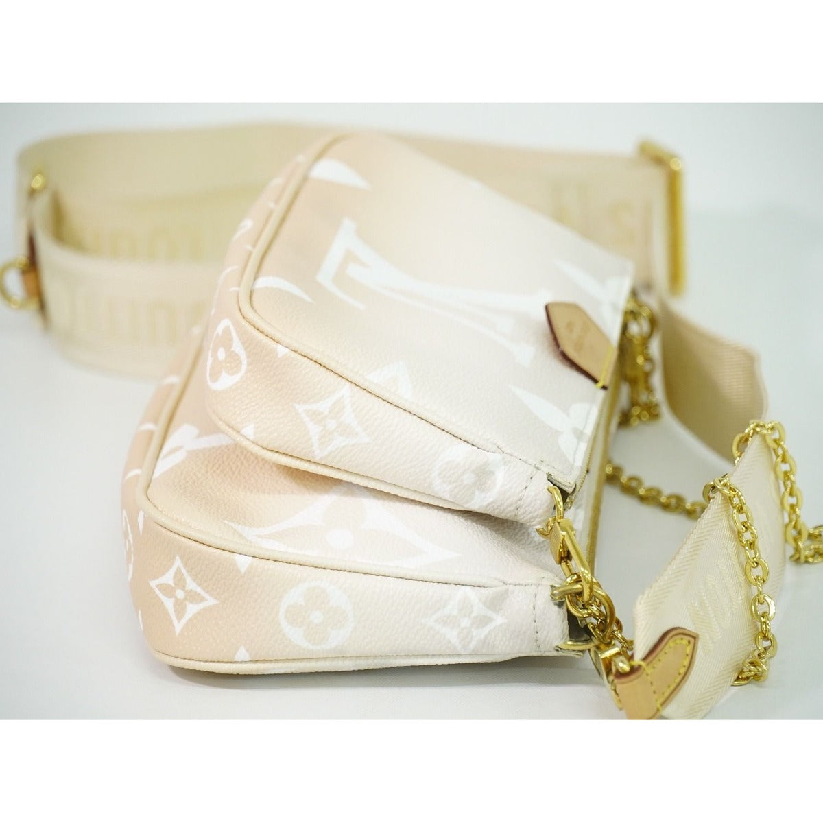 Louis Vuitton LV Multi Pochette Monogram Giant 2-Way Shoulder Bag Plume — view 4