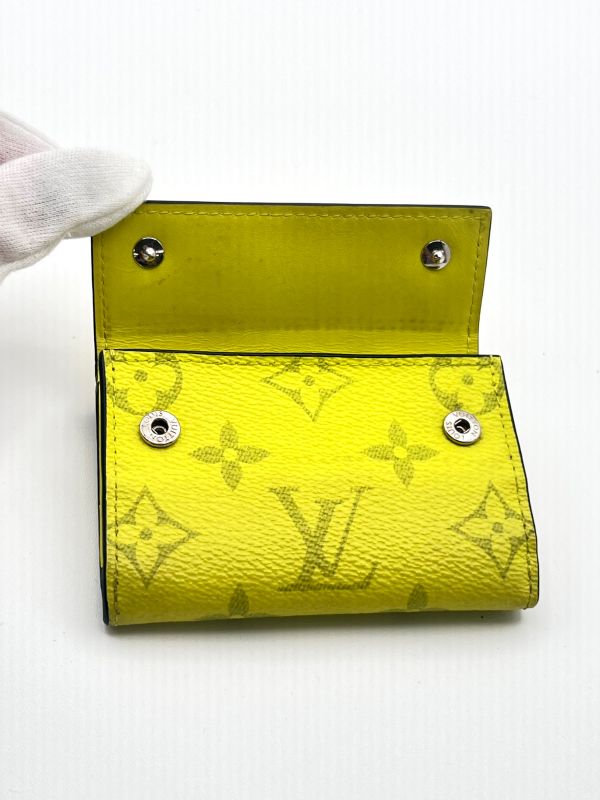Louis Vuitton Wallet Trifold Wallet Taiga Llama Discovery Compact M67629