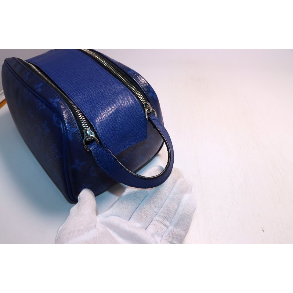 Louis Vuitton Taigarama Dopp Kit Leather Second Bag — view 6