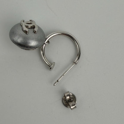 Chanel CC Logo Earrings Silver Vintage — view 4