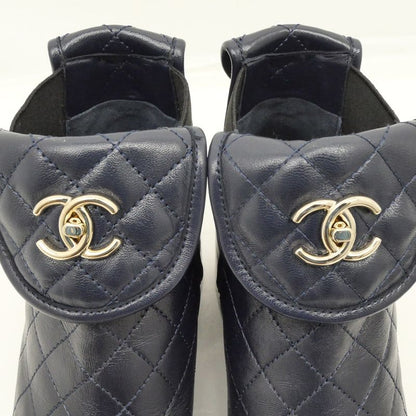 Chanel Matelasse Turnlock Side Gore Shorts Navy - G45144 38 25cm