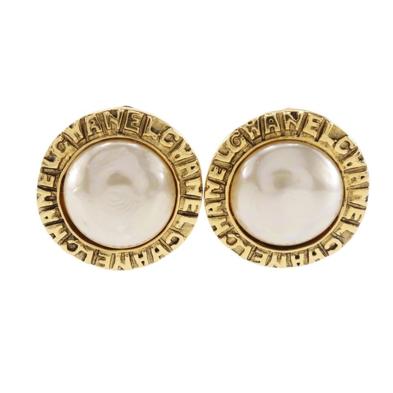 Chanel Round Logo Vintage Gold Plated And Faux Pearl Ladies 21.8g Earring