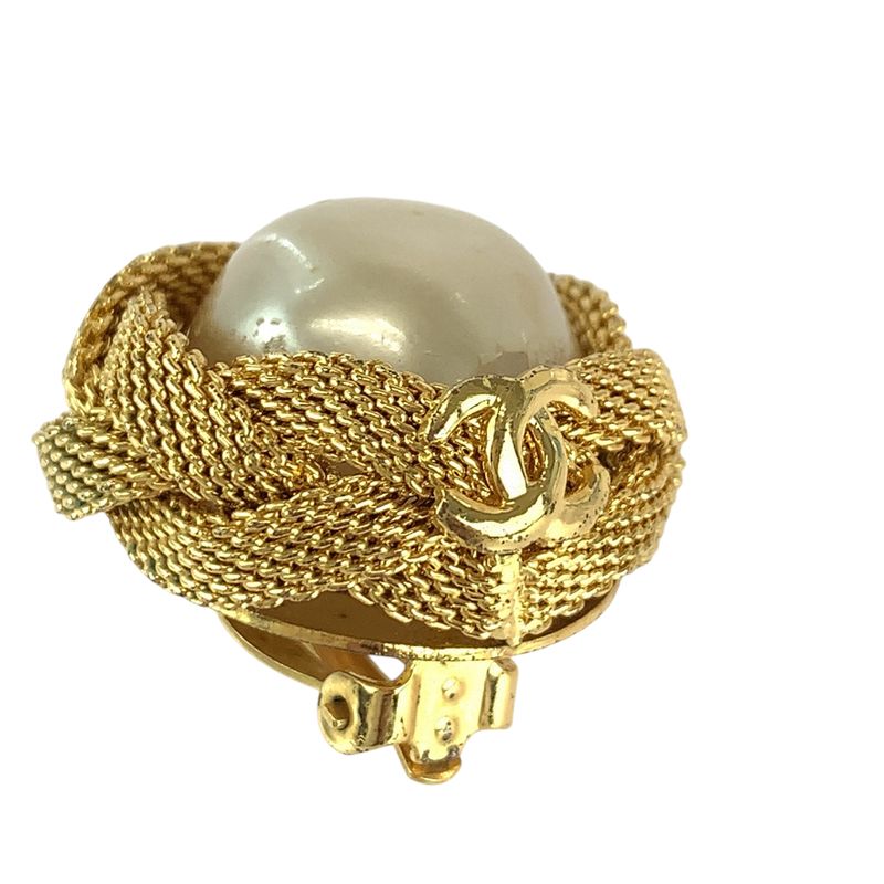 Chanel Pearl Coco Mark Gold White Metal/pearl Earrings 97 A Engraved Ladies