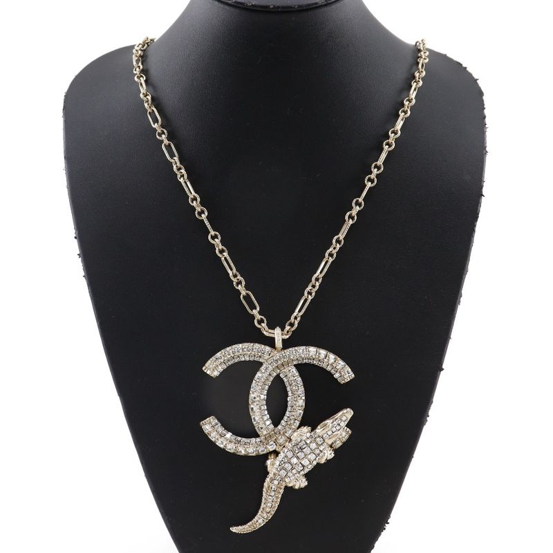 Chanel Coco Crocodile Motif Metal And Rhinestone Silver Ladies 126.3g Necklace