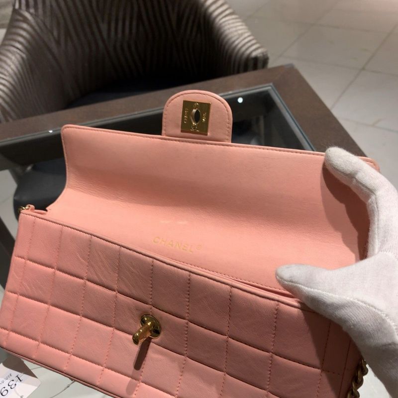 ◎ Authentic Chanel Chocolate Bar Matelasse Shoulder Bag Pink Lambskin Gold