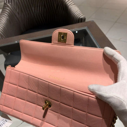◎ Authentic Chanel Chocolate Bar Matelasse Shoulder Bag Pink Lambskin Gold