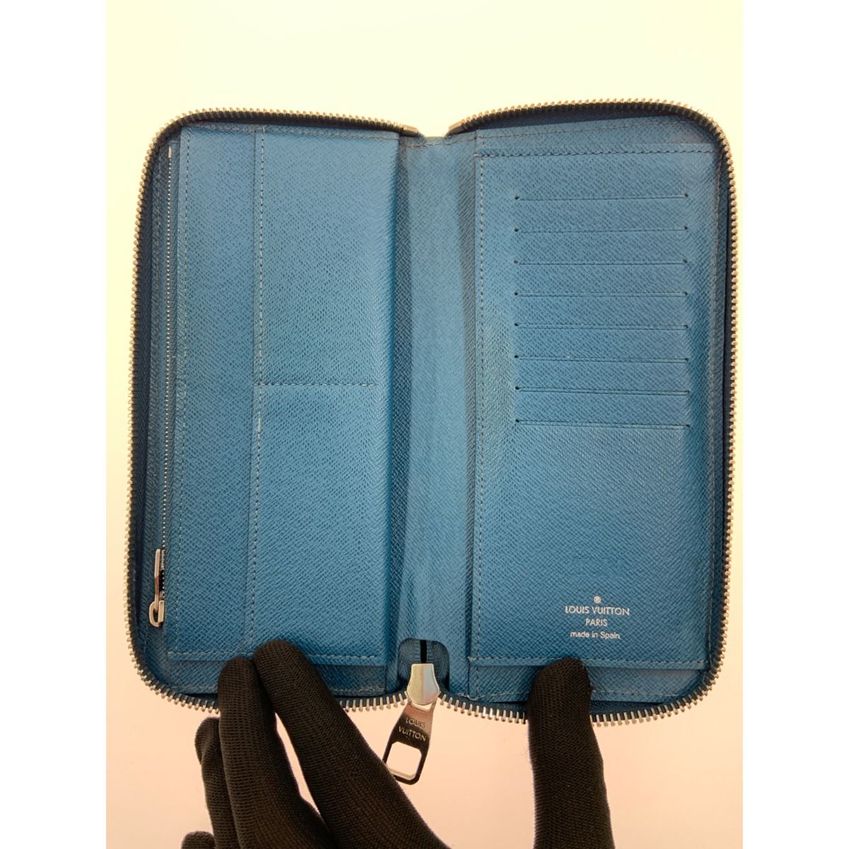 Louis Vuitton Zippy Wallet Taiga Vertical Round Long Wallet M32836 Blue