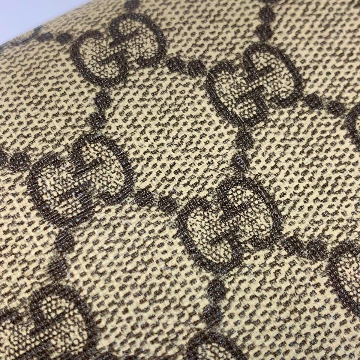 Gucci GG Supreme 658610 Pink Bifold Wallet