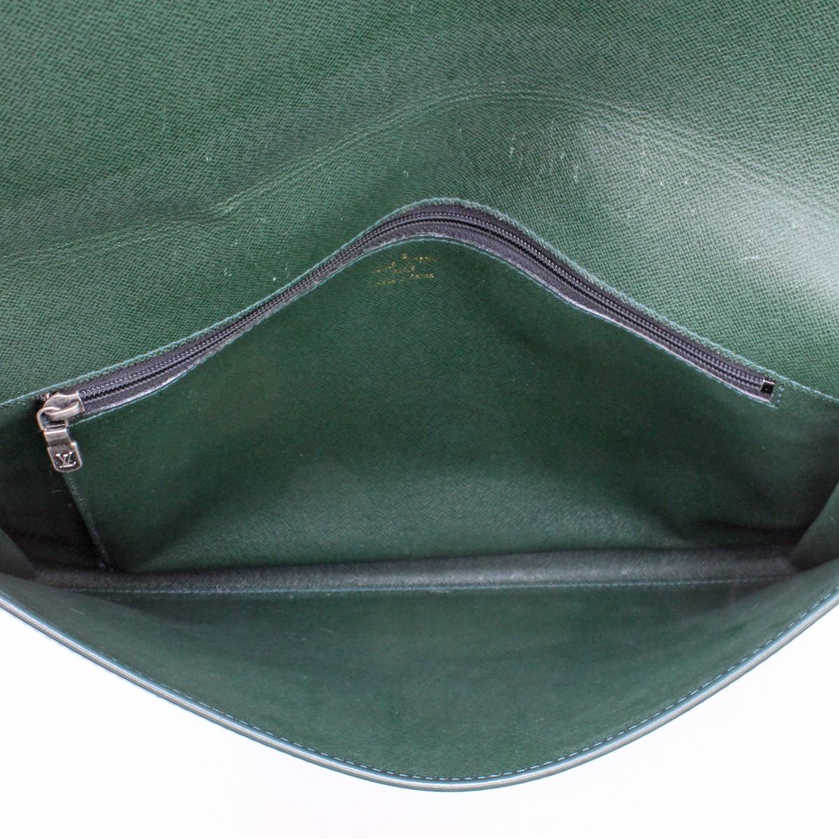 Louis Vuitton Taiga Polga Business Bag