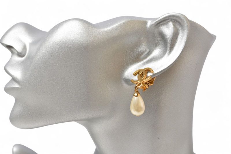 Chanel Earring Vintage Chanel Coco CC Pearl Motif Gold 95