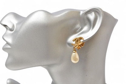 Chanel Earring Vintage Chanel Coco CC Pearl Motif Gold 95