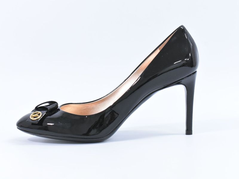 Authentic Louis Vuitton LV Logo Ribbon Pumps Heels 37H Patent Leather Black