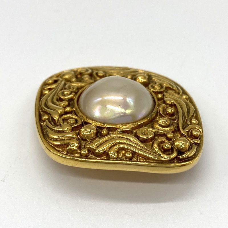Chanel Brooch Faux Pearl Gold Vintage Ladies