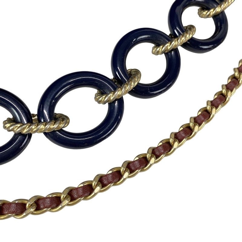 Chanel Shoulder Bag Matelasse Navy Marine Charm / Vintage Gold Hardware /