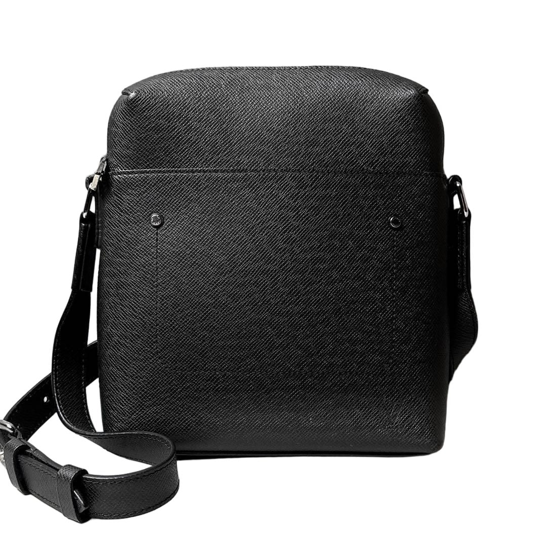 Louis Vuitton Taiga Pochette Grigori Shoulder Bag
