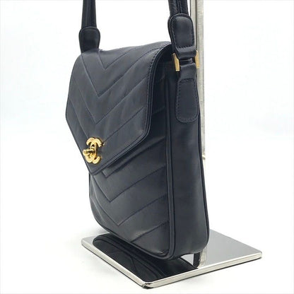 Chanel CC Logo Turnlock Chez Blanc Lambskin Shoulder Bag Navyware