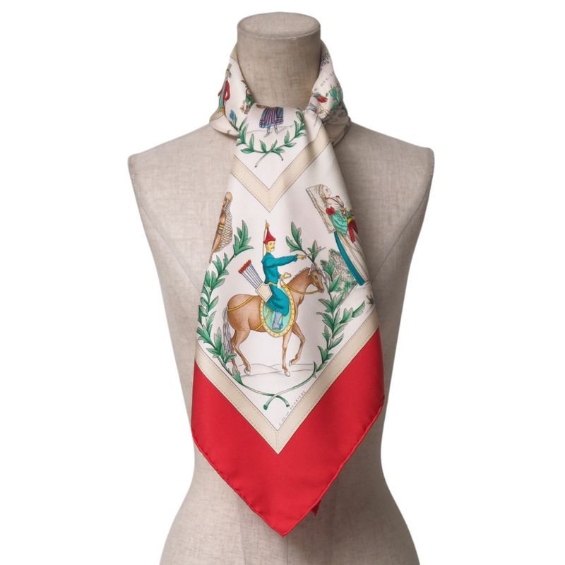 Hermes Costumes Civils Actuels Modern Civilian Attire Carré 90 Scarf Silk Twill