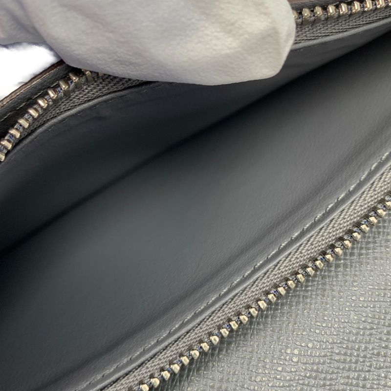 Louis Vuitton Taiga Portefeuille Brazza Folding Long Wallet M32653 Gray