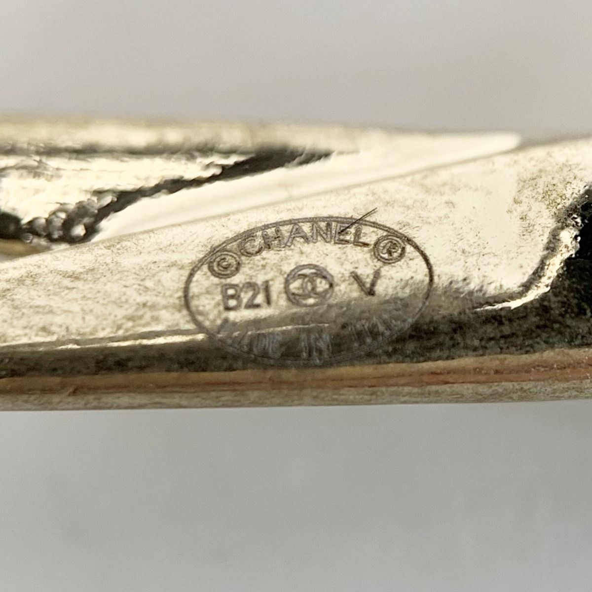 Chanel Scissors Brooch B21v Gold Pin Type