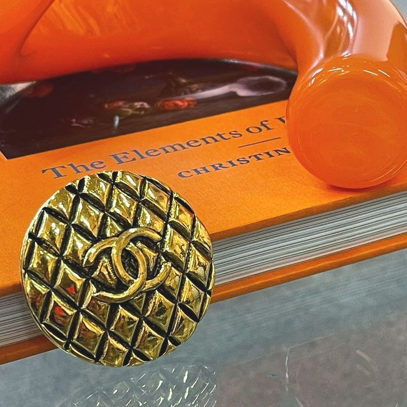 Chanel 25 Engraved 1990s Coco Mark Brooch Gold