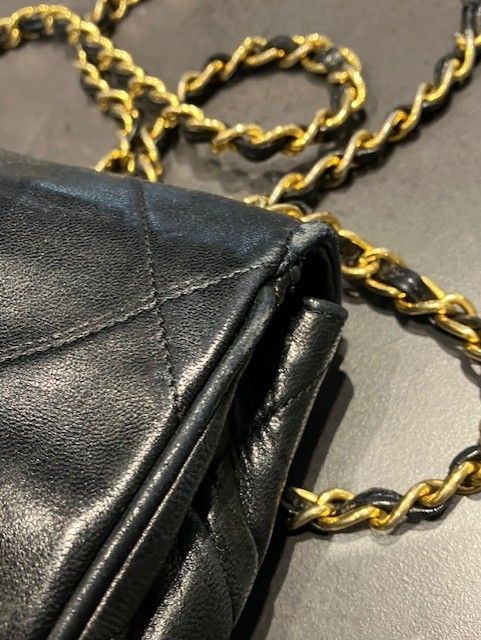 Chanel 0893487 1989's Lambskin Matelasse Chain Shoulder Bag Women Black
