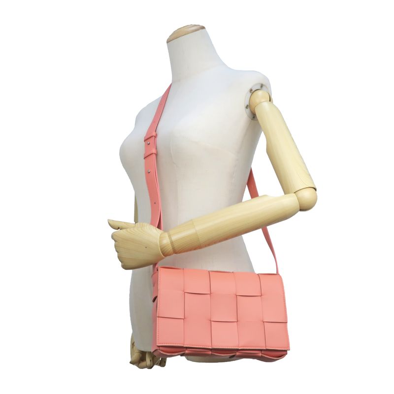 Bottega Veneta Cassette Shoulder Bag Maxi Intrecciato Pink 578004