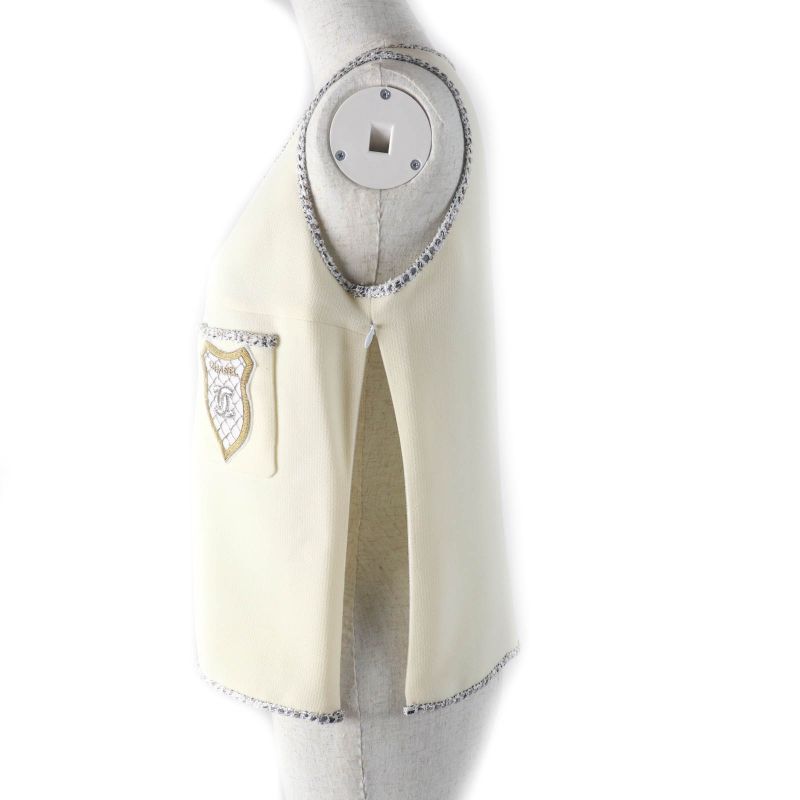 CHANEL 05C P24999 100% Wool Coco Mark Emblem Tweed Trim Sleeveless Cut And Sewn