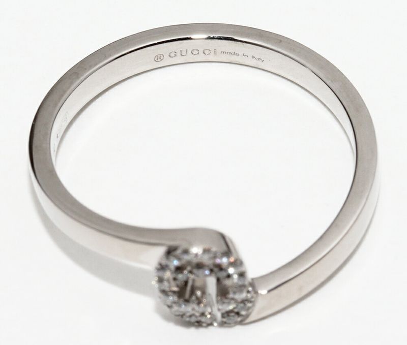 Gucci 18K White Gold Ring With 23 Diamonds (approx 012ct) GG Running Ring Width