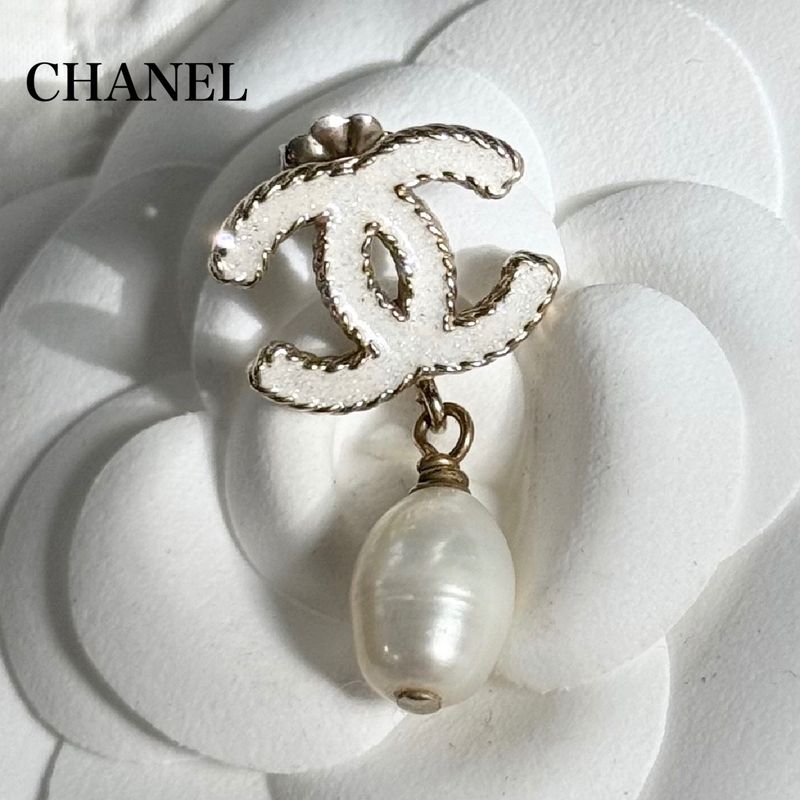 Chanel Coco Mark Chain Pearl Earrings for One Ear Gold White