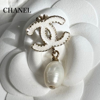 Chanel Coco Mark Chain Pearl Earrings for One Ear Gold White