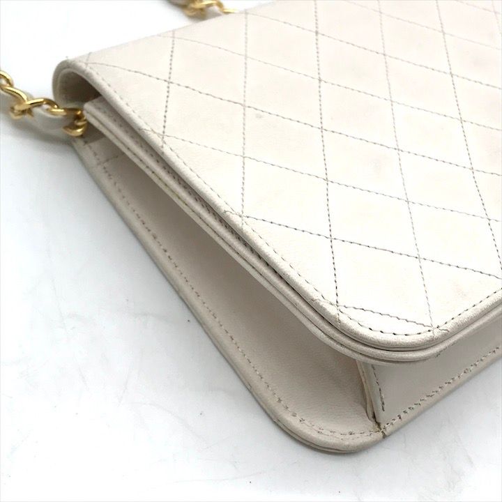 Chanel Quilted Lambskin CC Logo Push Lock Chain Shoulder Bag White