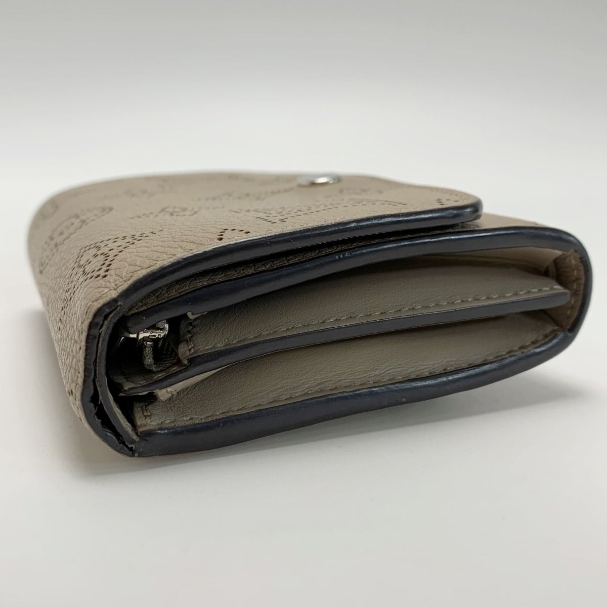 Louis Vuitton Mahina Portefeuille Iris Compact M62542 Beige Bifold Wallet