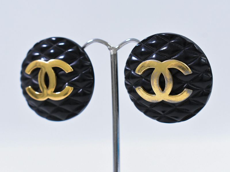 Authentic Chanel Coco Mark Matelasse Earrings Plastic GP Gold Plated Black