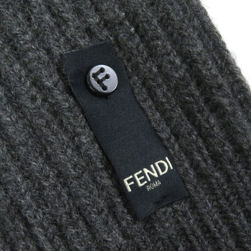 Fendi 2021 Fzy496 100% Cashmere Long Sleeve Knit Sweater With Logo Plate Grey