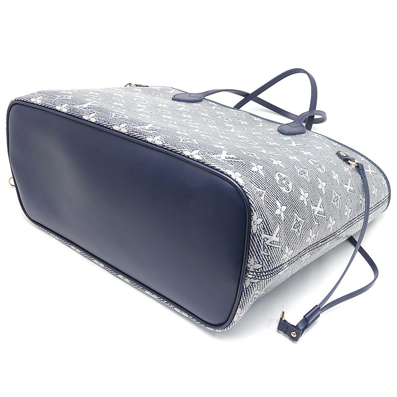 Louis Vuitton Laminated Jacquard Neverfull MM Tote M22921