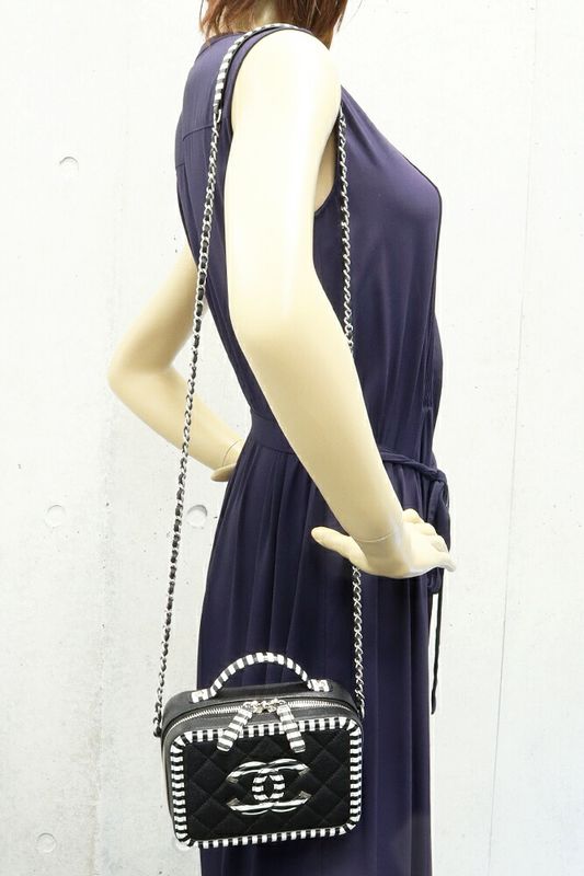 Chanel Chain Shoulder Bag Handbag CC Filigree Caviar Skin Black And White A93342