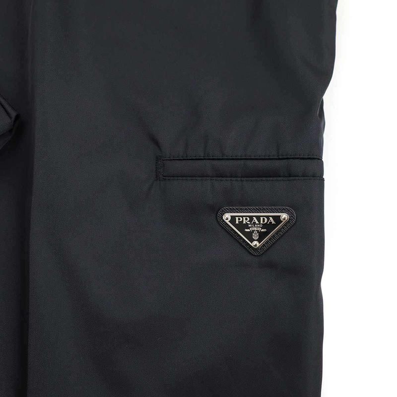 Prada Re-Nylon Logo Plate Nylon Bermuda Shorts Spg32 1wq8 Black 44