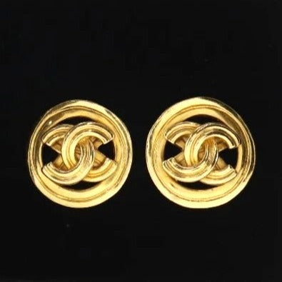 CHANEL Vintage CC Gold Plated Clip-On Round Medallion Logo Earrings 1996 96P