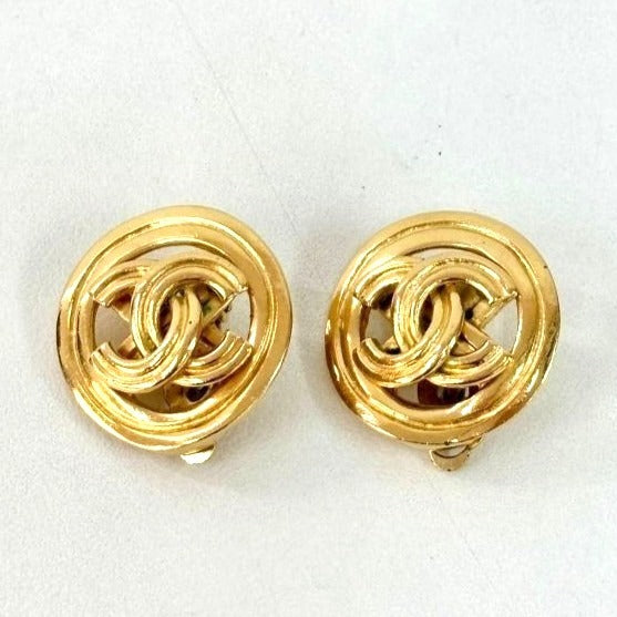 CHANEL Vintage CC Gold Plated Clip-On Round Medallion Logo Earrings 1996 96P