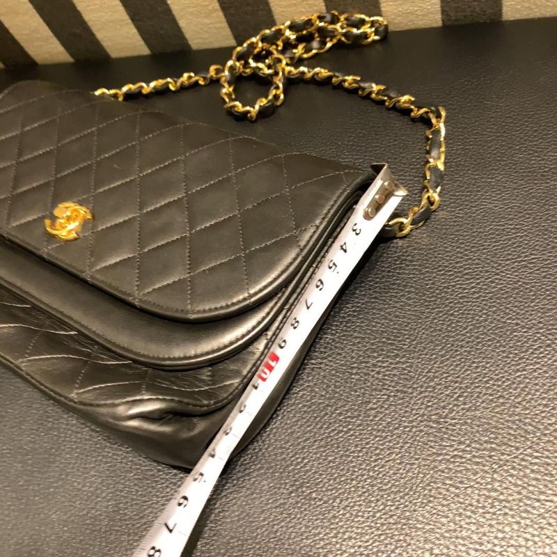 ◎ Authentic Chanel Half Moon Shoulder Bag Lambskin Black