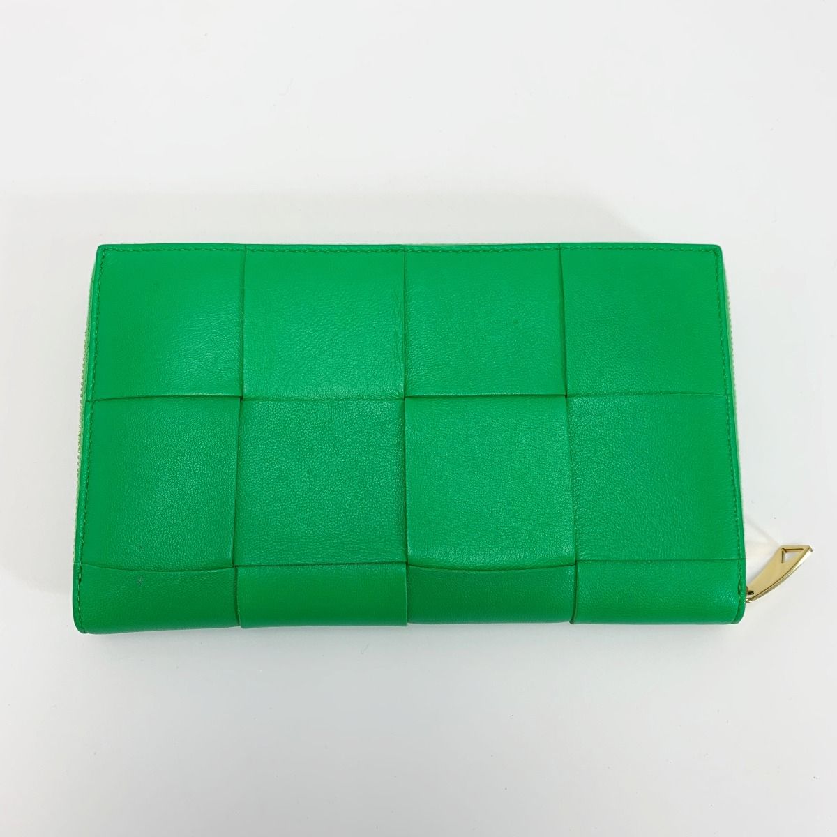 Bottega Veneta Maxi Intrecciato Lamb Leather Paraquito Round